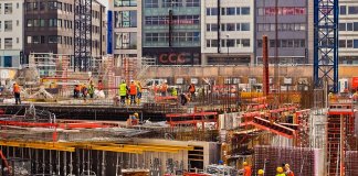 David Harvey diz: “As cidades não são construídas para as pessoas morarem, mas sim como investimentos”