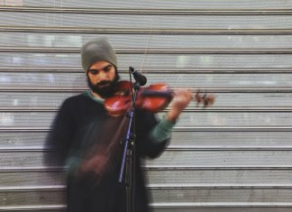 Na crônica “O violinista no metrô”, descobrimos que não valorizamos a beleza, por Martha Medeiros