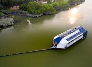 Os lixeiros das águas em ação: embarcações e ecobarreiras que retiram toneladas de plástico