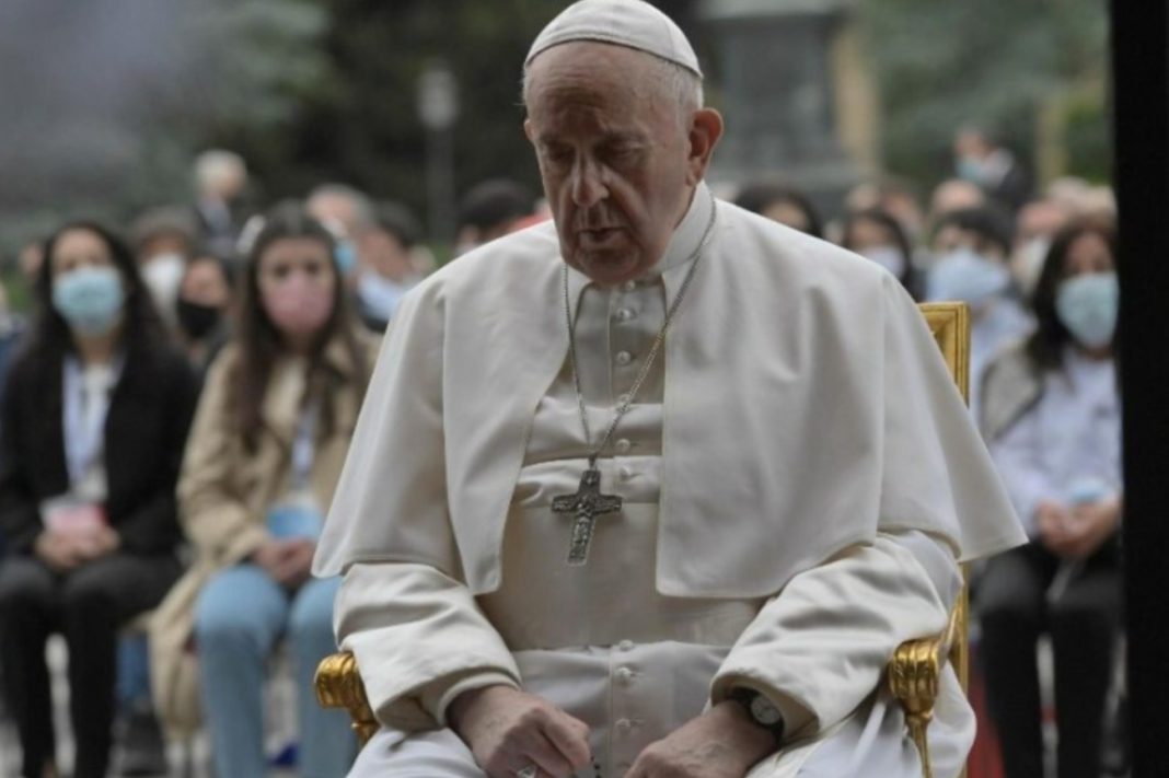 Papa Francisco pede a intercessão da Virgem Maria no combate à Covid-19