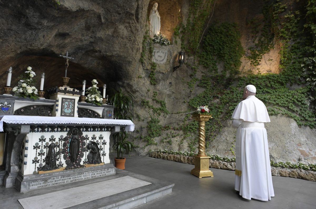 revistaecosdapaz.com - Papa Francisco pede a intercessão da Virgem Maria no combate à Covid-19