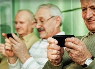 É preciso melhorar a relação dos idosos com a tecnologia