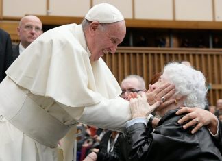 O Papa Francisco lança uma reflexão sobre o descarte dos idosos