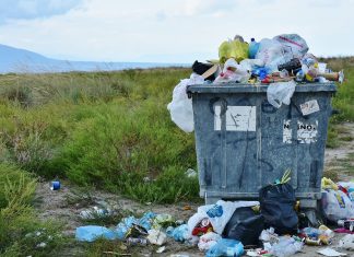 O Brasil é o quarto país que produz mais lixo no mundo e recicla pouco mais de 3%